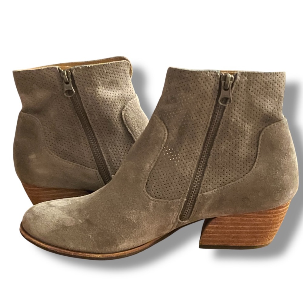 Kork Ease Sherrill ankle boot. Inside zip,  perforated suede, block heel. 9.5